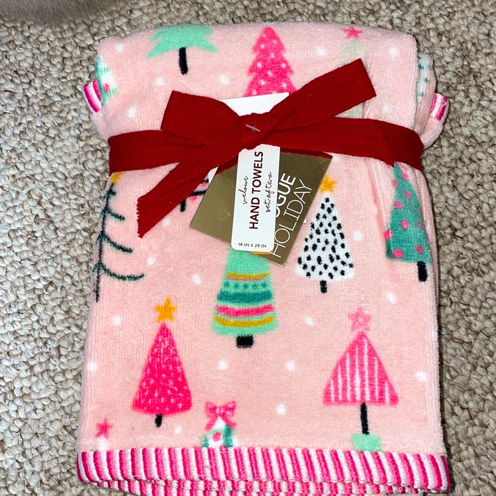 Pink Holiday Trees Set of 2 Hand Towels 🌲NWT🌲 - Picture 2 of 7